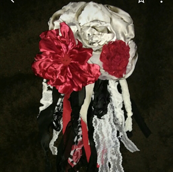 Hand made accessories  $10-$30 depending on size, time, and materials used! 🌸 - Picture 3 of 9